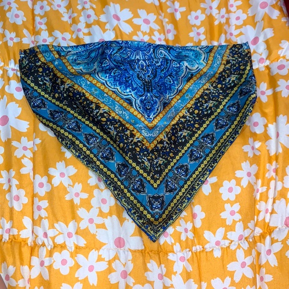 Bandana crop top, silky, toes in the back,size small - Picture 1 of 3